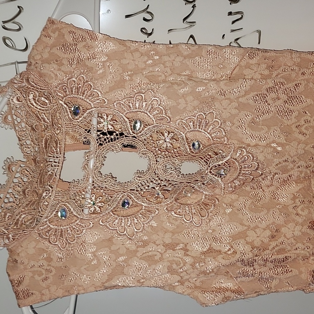 Lacedress - Picture 2 of 3